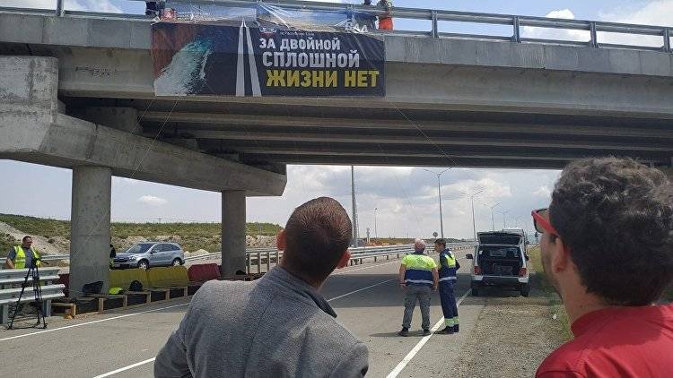 "За двойной сплошной жизни нет": строители "Тавриды" о соблюдении ПДД - crimea.ria.ru - Крым - Симферополь - Белогорск