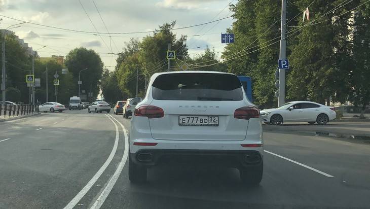 Брянцы предложили не давать красивые автомобильные номера «нищебродам» - bragazeta.ru - Россия - Брянск