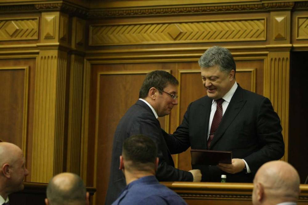 Владимир Зеленский - Виктор Медведчук - Юрий Луценко - Срочно: Порошенко и Луценко жестко подставили Зеленского. Такого не прощают! - elise.com.ua - Украина