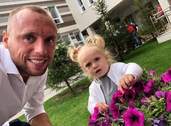 Денис Глушаков - Ульяна Солопова - Мосгорсуд подтвердил развод футболиста Глушакова с супругой - vm.ru