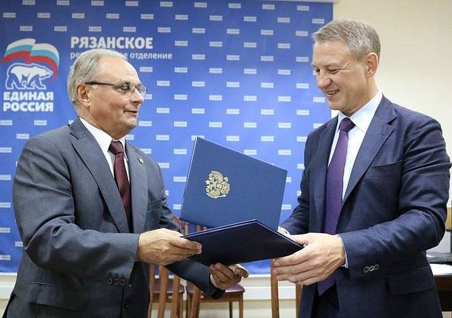 Дмитрий Медведев - Аркадий Фомин - Рязанская «Единая Россия» подписала соглашение с Ассоциацией юристов России - ya62.ru - Россия - Рязанская обл. - Рязань