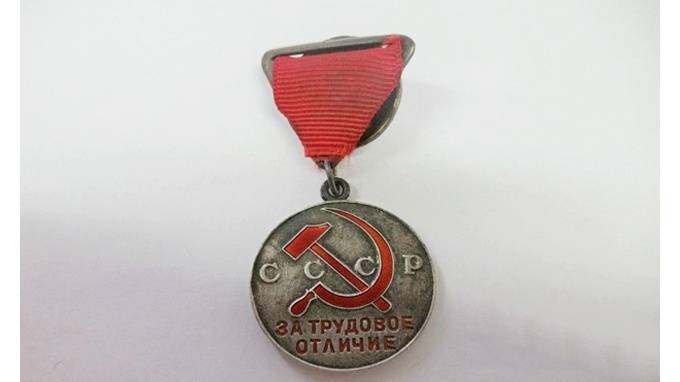 Эда Ширана - Из Петербурга в США пытались вывести древний топор и советскую медаль - piter.tv - Россия - США
