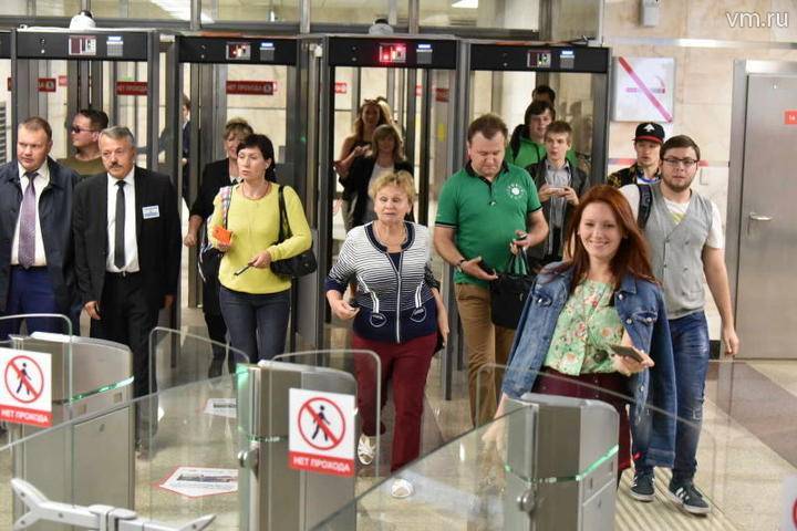 Пассажиропоток соседних линий метро вырос из-за закрытия участка красной ветки - vm.ru