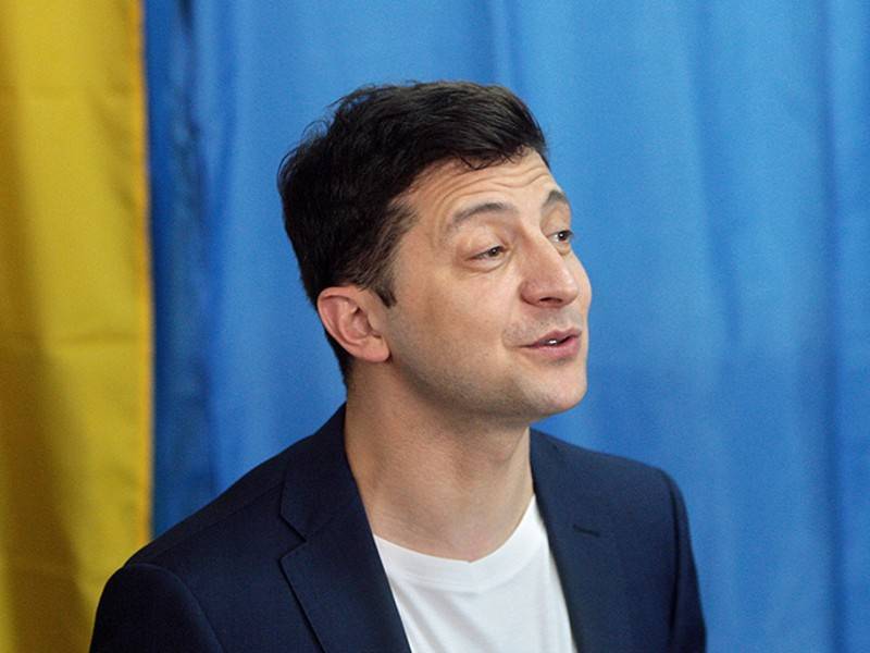 Владимир Зеленский - Петр Порошенко - Игорь Коломойский - Власти Украины назвали зарплату Зеленского на посту президента - news.ru - Украина - Донецк