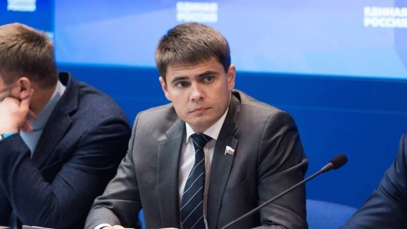 Сергей Боярский - Боярский усомнился, что возвращение курилок в аэропорты увеличит число курильщиков - polit.info - Россия - Китай