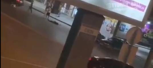 В Тюмени водитель избил пешеходов, которые пытались перебежать дорогу в неположенном месте. Его задержали - news.megatyumen.ru - Россия - Тюмень