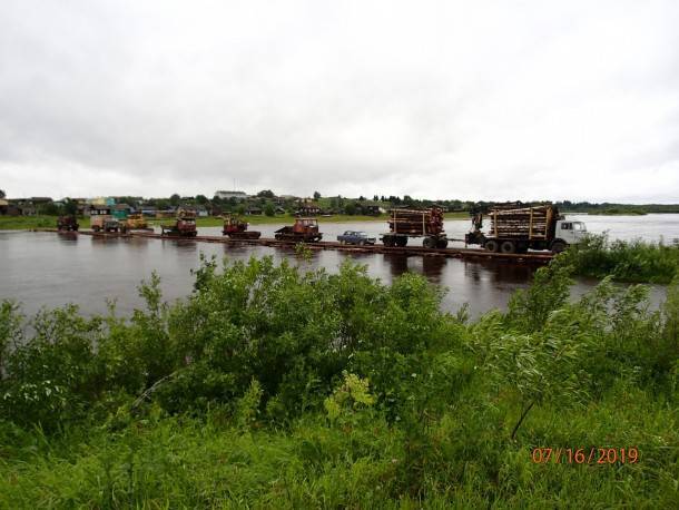Наплавной мост в Корткеросском районе «закрепили» на месте большегрузами - bnkomi.ru - респ. Коми