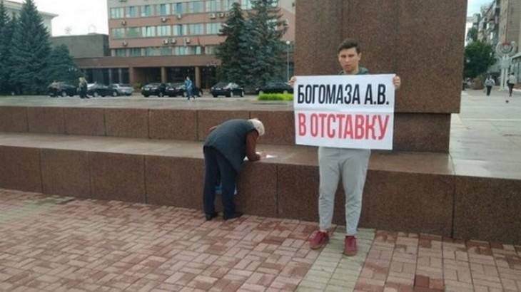 Александр Богомаз - В Брянске «Родина» начала вялый сбор подписей за отставку губернатора - bragazeta.ru - Брянск - Брянская обл.