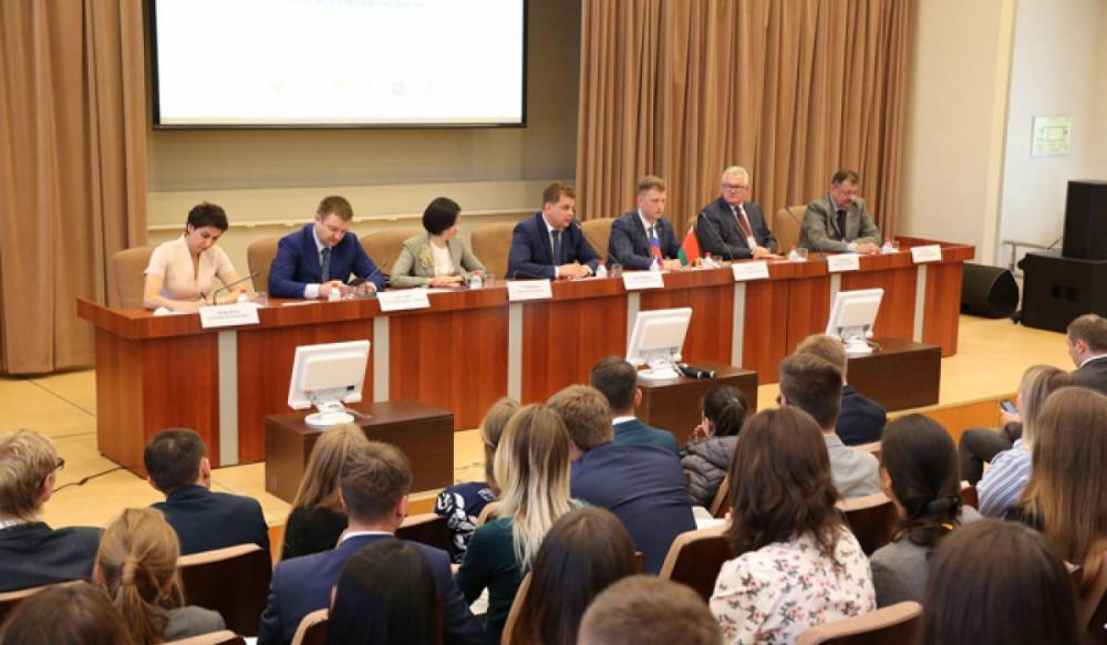На форуме в Петербурге обсуждают совместную молодежную политику России и Беларуси - gorod-plus.tv - Россия - Сочи - Белоруссия