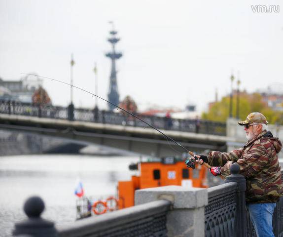 Мосты начали мыть на Москве-реке - vm.ru - Москва - Москва