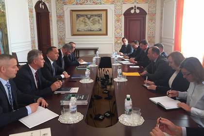Владимир Зеленский - Вадим Пристайко - Виктор Орбан - Петер Сийярто - Украина снова пригрозила разобраться с венгерскими чиновниками - lenta.ru - Украина - Киев - Венгрия - Будапешт - Закарпатская обл. - Чсср