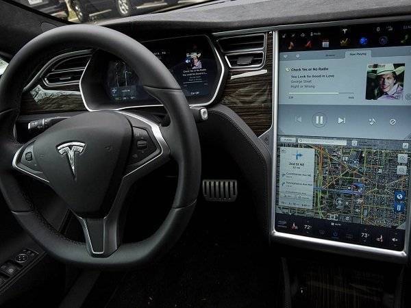 Екатеринбурженка отсудила 20 млн рублей за неисправную Tesla - polit.ru - Екатеринбург - Берлин