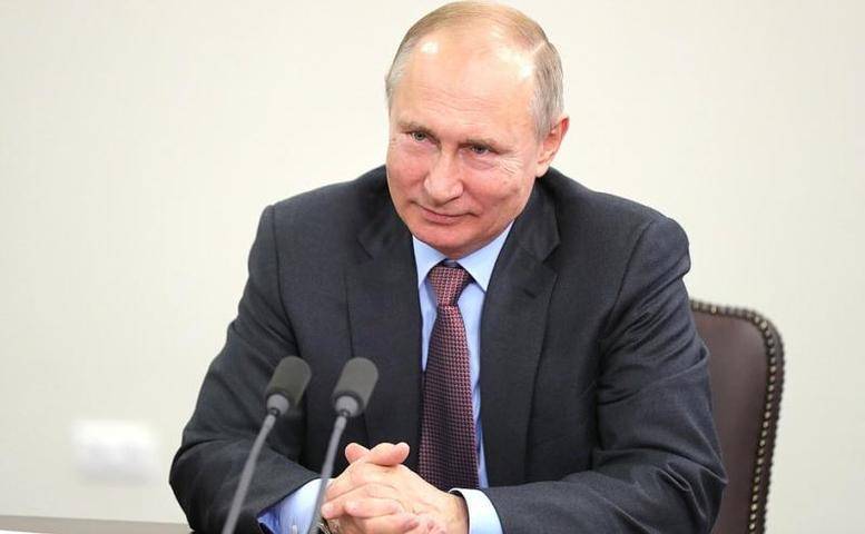 Сергей Шойгу - Владимир Путин - Путин одобрил повышение зарплат служащим по контракту рядовым и сержантам - vm.ru - Россия