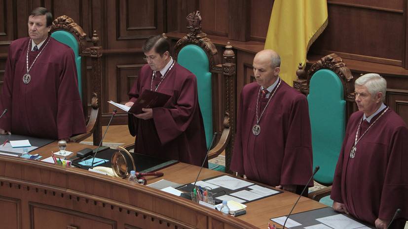 Петр Порошенко - КС Украины признал конституционным закон о декоммунизации — РТ на русском - russian.rt.com - Украина - Киев