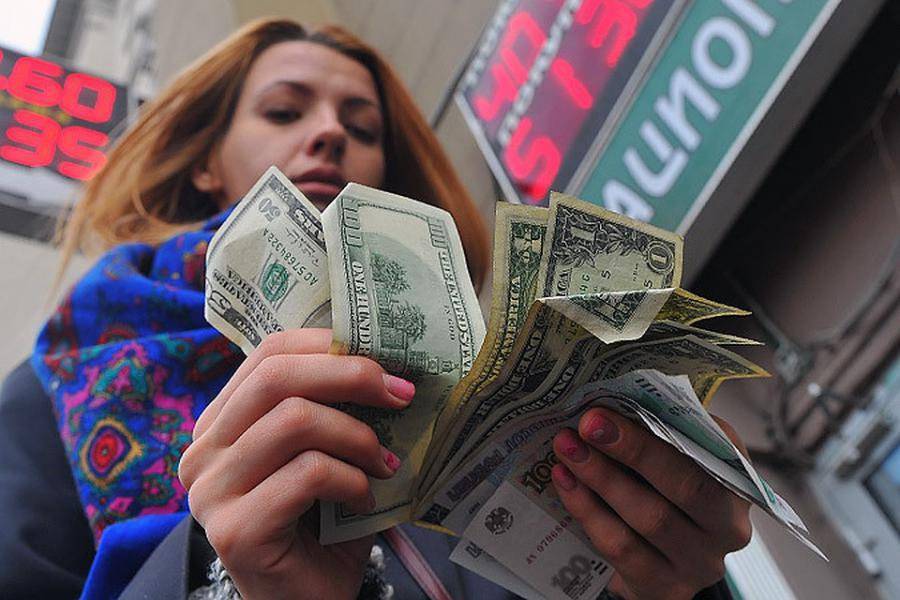 Дональд Трамп - Джером Пауэлл - Курс российского рубля снова удивит россиян - readovka.news - Россия - США