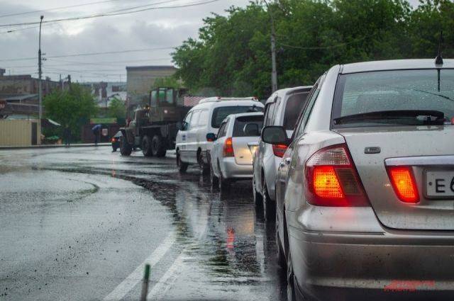 В Благовещенске ливень подтопил детсады, больницы и дороги - aif.ru - Сочи - Италия - Амурская обл. - Благовещенск