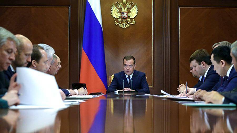 Дмитрий Медведев - Максим Акимов - Медведев допустил переход на электронные паспорта в 2023 году - iz.ru - Россия