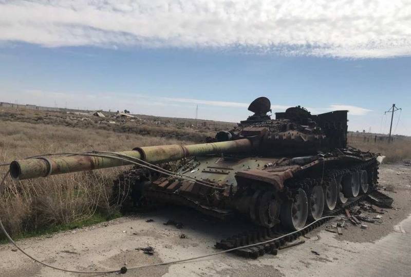 Башар Асад - ВКС России сожгли бронеколонну боевиков в Идлибе - topcor.ru - Россия - Сирия