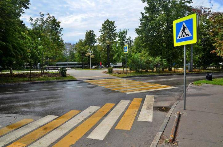 Столичных водителей призвали держать дистанцию из-за дождя - vm.ru