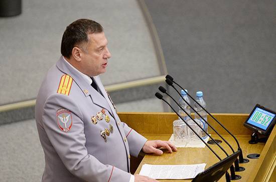 Сергей Шойгу - Владимир Путин - Юрий Швыткин - Швыткин: рост зарплат контрактников говорит о повышении статуса военных - pnp.ru - Россия