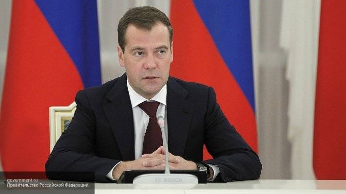 Дмитрий Медведев - Медведев рассказал, что бумажные паспорта будут меняться на электронные - newinform.com - Москва - Россия