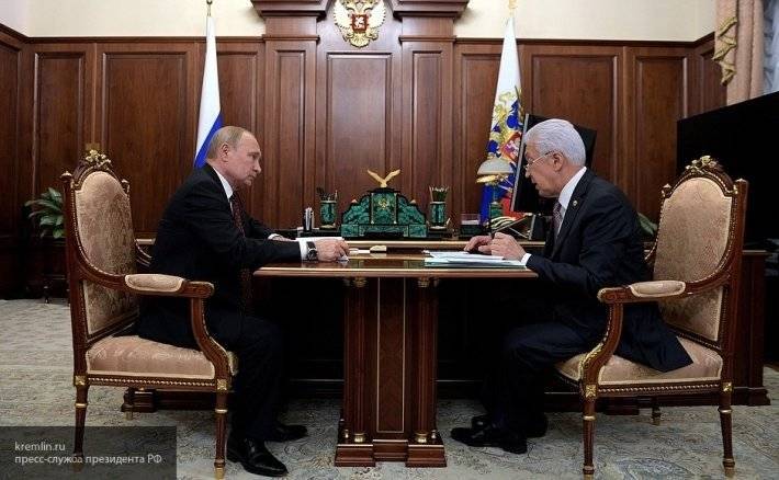 Владимир Путин - Президент РФ Владимир Путин вручил главе Дагестана Владимиру Васильеву награду - newinform.com - Россия - респ. Дагестан