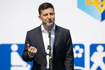 Владимир Зеленский - Зеленский устроил перепалку с директором украинского аэропорта - lenta.ru - Украина - Николаев