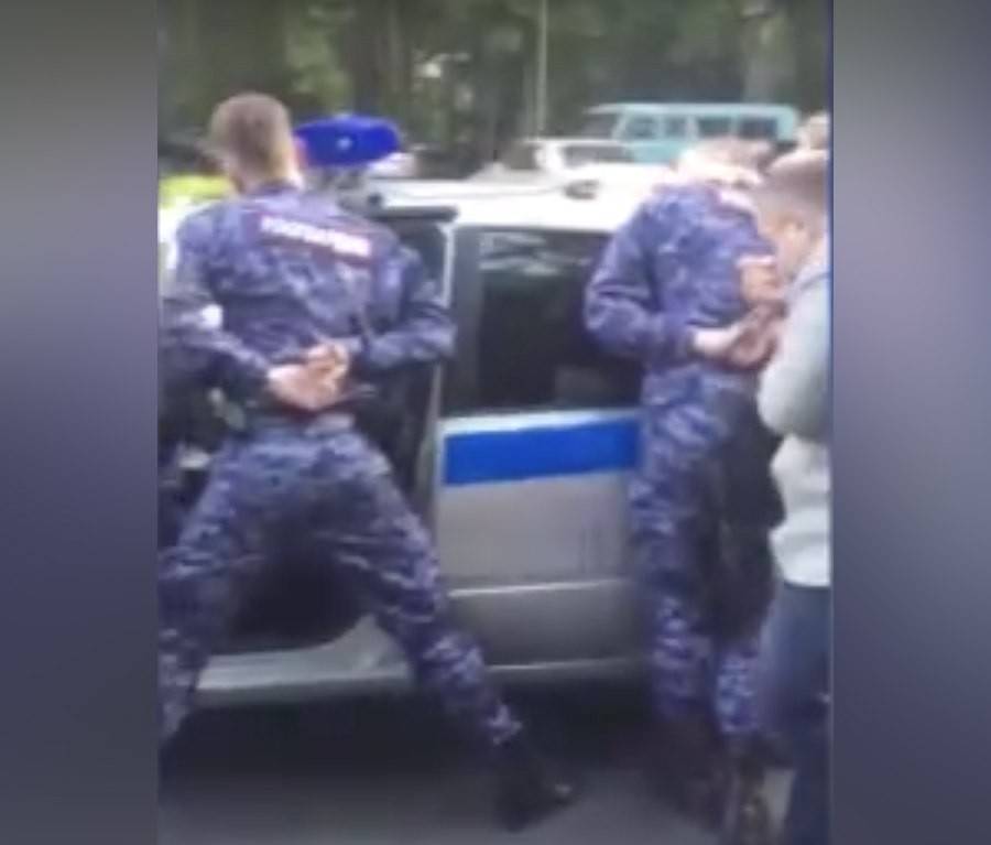 Александр Горовой - В Петербурге задержали подкинувших наркотики подростку сотрудников Росгвардии - m24.ru - Москва - Россия - Ленинградская обл. - Санкт-Петербург