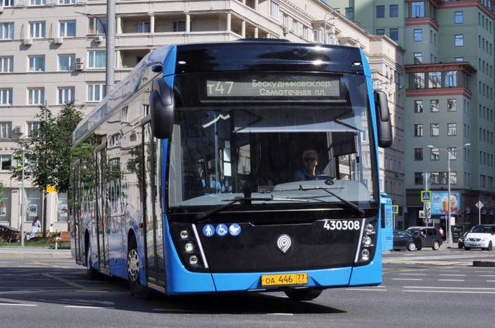 «Мосгортранс» выяснит причины выезда автобуса на северо-западе столицы - vm.ru - Москва