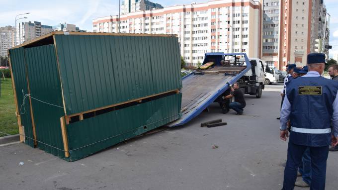 Сотрудники Смольного провели рейд по пресечению несанкционированной торговли - piter.tv - Санкт-Петербург