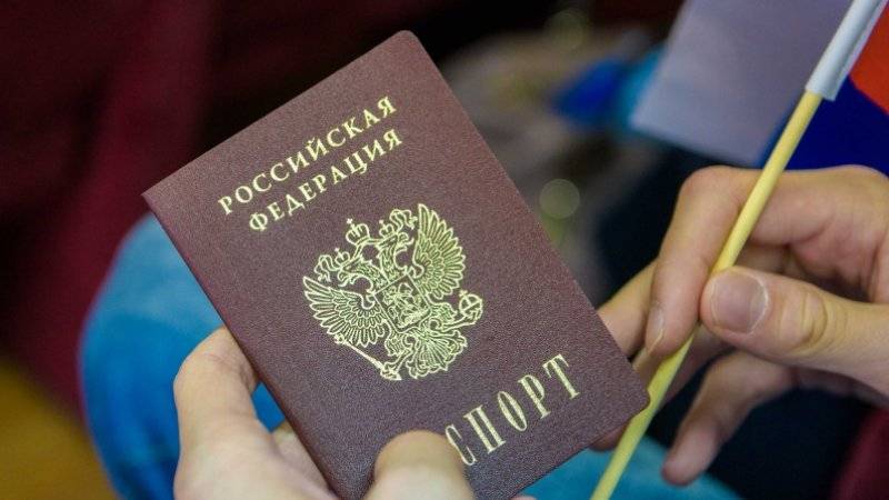 Максим Акимов - Стало известно, когда в России появятся электронные паспорта - riafan.ru - Москва - Россия