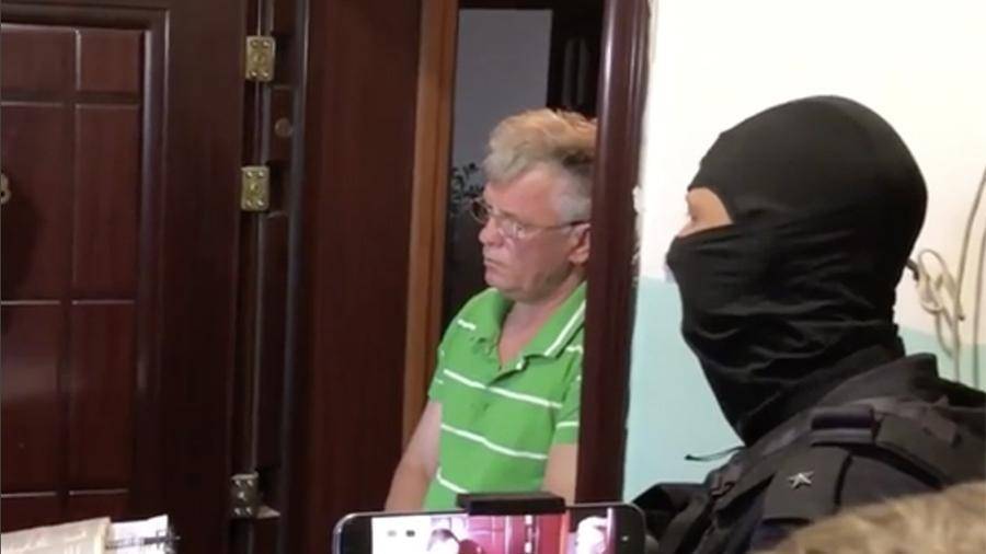 СК опубликовал видео обысков у главы минстроя Астраханской области - iz.ru - Россия - Астрахань - Астраханская обл.