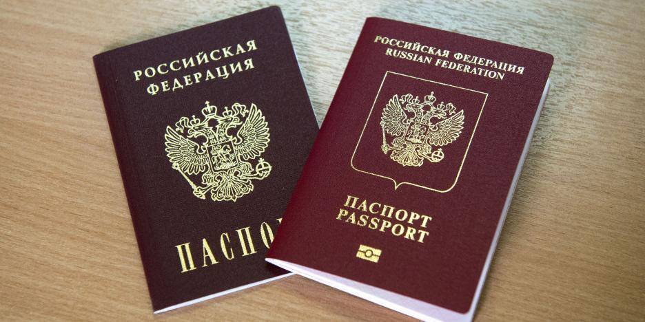 Дмитрий Медведев - Максим Акимов - Россиянам перестанут выдавать бумажные паспорта в 2022 году - ruposters.ru - Москва - Россия