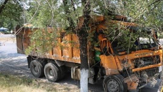 Грузовик протаранил автобус на трассе Алматы-Бишкек: в полиции раскрыли подробности - nur.kz - Алма-Ата - Бишкек - Алматинская обл.