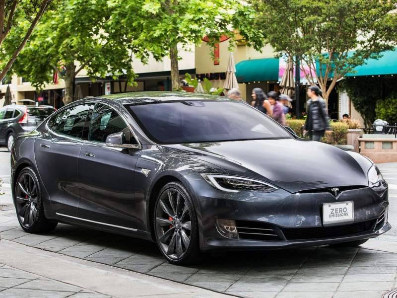 Россиянка отсудила у Tesla 20 миллионов рублей за неисправное авто - dayonline.ru - Екатеринбург - Москва - Берлин