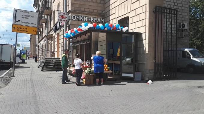 Александр Невский - Павильон раздора. Жители Красногвардейского района не рады новым торговцам - piter.tv - Санкт-Петербург