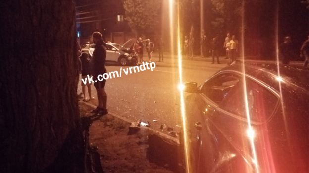 В Воронеже автомобилистка не уступила дорогу и спровоцировала ДТП: пострадали два человека – Новости Воронежа и Воронежской области – Вести Воронеж - vestivrn.ru - Воронеж