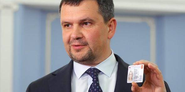 Максим Акимов - Продемонстрирован образец электронного российского паспорта - ruposters.ru - Россия