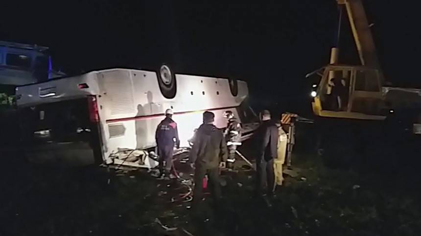 Видео: Водитель перевернувшегося в Башкирии автобуса задержан - 5-tv.ru - Россия - Башкирия - респ. Татарстан - Уфа - Набережные Челны