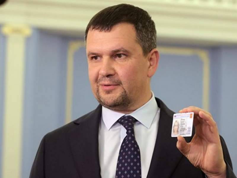 Дмитрий Медведев - Максим Акимов - Россиянам показали новый электронный паспорт - dayonline.ru - Москва