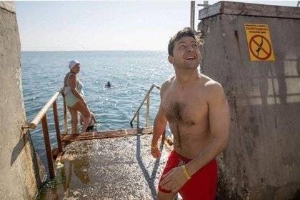 Владимир Зеленский - Петр Порошенко - Зеленский - Зеленский объяснил, почему предстал перед Украинцами в красных плавках - newinform.com - Украина - Мальдивы - Одесса - Мариуполь - Одесса