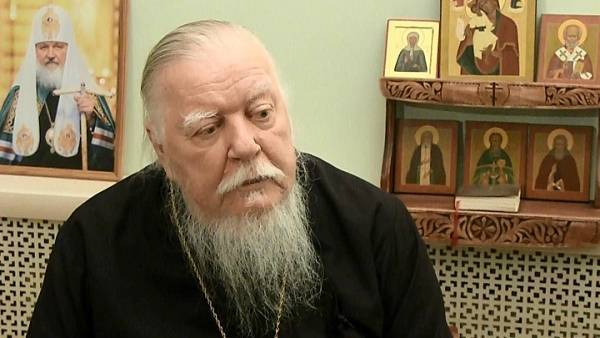 Димитрий Смирнов - Выступавший против «спидоносцев» священник не увидел опасности в фотографировании младенцев носителями ВИЧ - govoritmoskva.ru - Москва - Москва