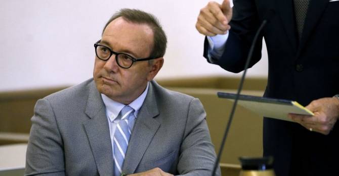 Кевин Спейси - Секс-скандал с Кевином Спейси получил неожиданную развязку - udf.by - США - шт. Массачусетс