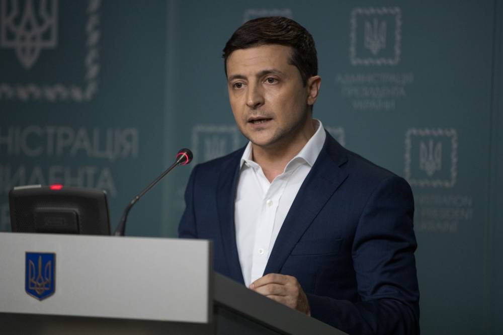 Владимир Зеленский - Владимир Путин - Я тоже так могу: Зеленский демонстративно решил выдать гражданство жителям «дружественных стран» - news-front.info - Москва - Украина - Киев - Донбасс