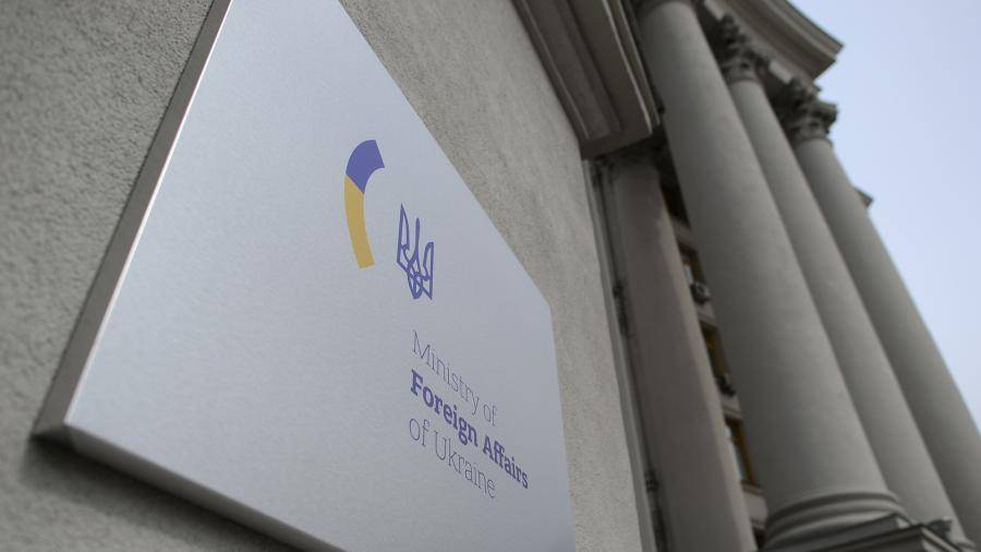 Владимир Путин - МИД Украины осудил указ Путина по гражданству для жителей Донбасса - iz.ru - Россия - Украина - Киев - обл. Донецкая - Луганская обл.
