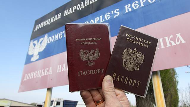 Владимир Путин - Жителям Луганской и Донецкой областей упростили получение гражданства. РЕН ТВ - ren.tv - Россия - Украина - обл. Донецкая - Луганская обл. - ДНР - ЛНР