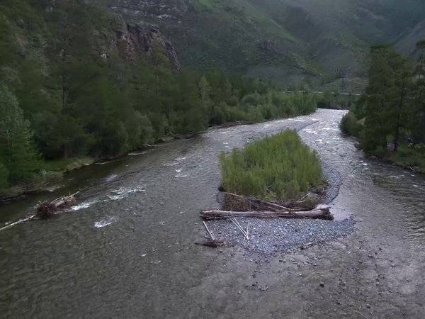 Власти Тувы ввели в республике режим ЧС из-за подъема воды в реках - polit.ru - Тува