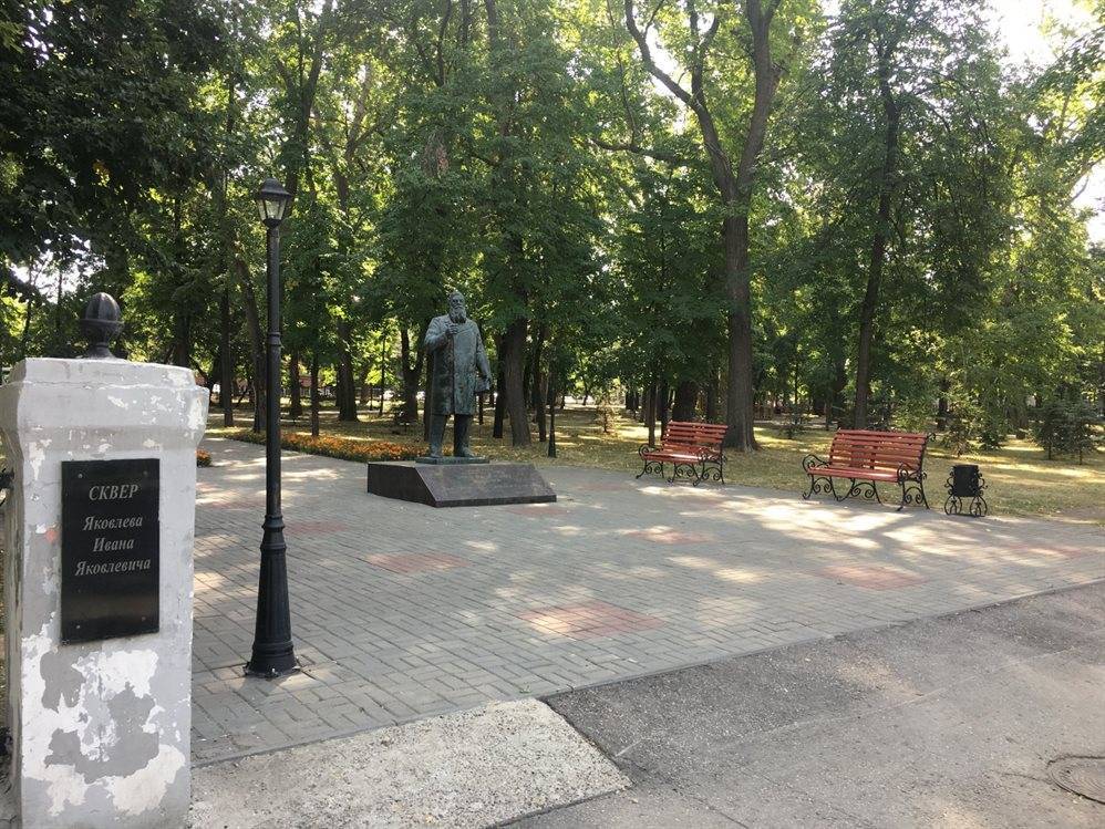 Ульяновец с плохим настроением взял палку и перебил фонари в скверах - ulpravda.ru - Ульяновск