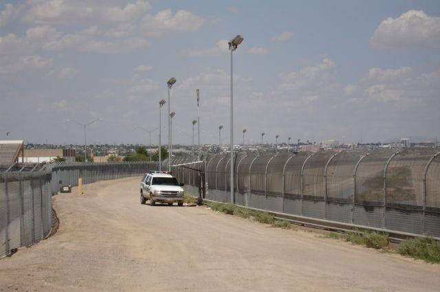 Алексей Мартынов - Ричард Спенсер - Пентагон отправил на границу с Мексикой еще две тысячи военнослужащих - aif.ru - США - Мексика - шт. Калифорния