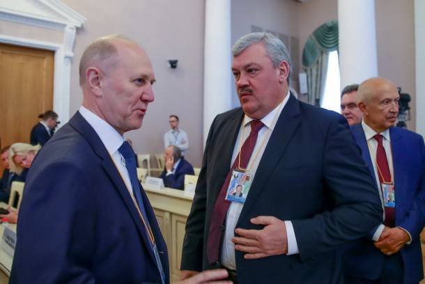 Владимир Путин - Сергей Гапликов - Александр Лукашенко - Михаил Мясникович - Валентин Матвиенко - Сергей Гапликов представляет Коми на форуме регионов России и Беларуси - bnkomi.ru - Россия - Санкт-Петербург - Белоруссия - респ. Коми